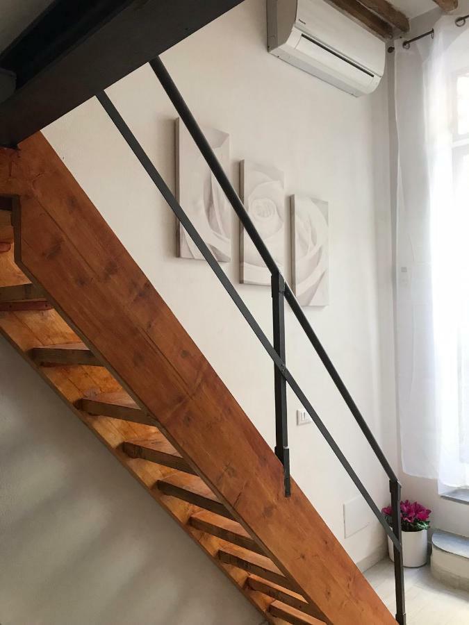 Il nido - Cozy studio apartment in Santa Croce Florencia Exterior foto